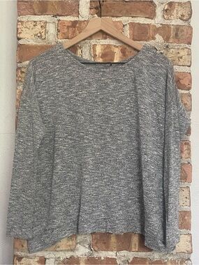 Light Gray Marled Knit Top w Back Panel Detail - Small